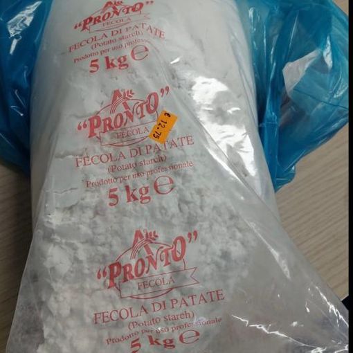 Cercasi proprietario del sacco da 5 chili di fecola di patate abbandonato su un bus extraurbano di Autolinee Varesine