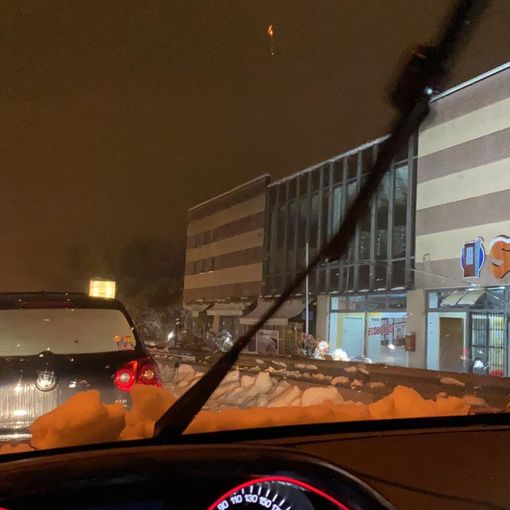 Neve e ghiaccio, odissea su treni e strade. «Quattro ore ferma al buio e al gelo sulla Varesina prima del Ponte di Vedano»