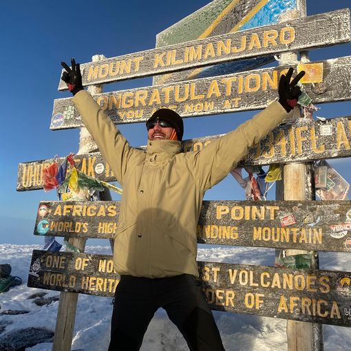 Fulvio Rinaldi festeggia la sua impresa: il Kilimanjaro è conquistato!