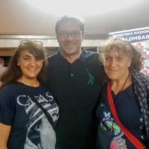 Giancarlo Giorgetti ieri sera alla Festa nazionale della Lega Lombarda di Golasecca con due  militanti