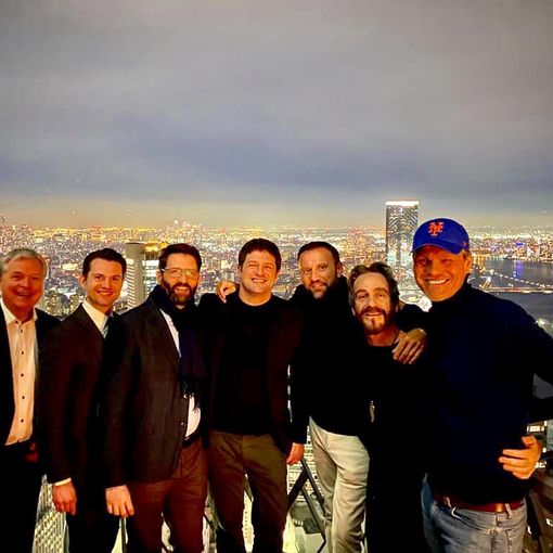 Mauro Porcini, il terzo da destra, ha postato questa foto da New York con la scritta: "Ciao Varese". Le radici non si dimenticano Mauro Porcini, il terzo da destra, ha postato questa foto da New York con la scritta: "Ciao Varese". Le radici non si dimenticano