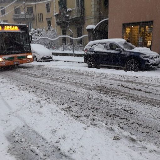 Neve -1. Il Comune: «Più controlli della polizia locale sulle dotazioni invernali. Usare l'auto in caso di necessità»