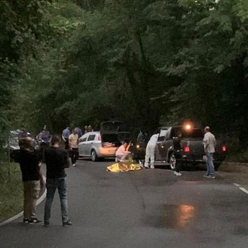 Carabinieri e polizia locale alla rotonda che da Cantello porta in via Varese