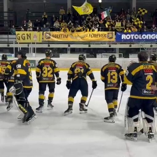 La corsa dei Mastini sotto i tifosi dopo la vittoria ai rigori di Appiano