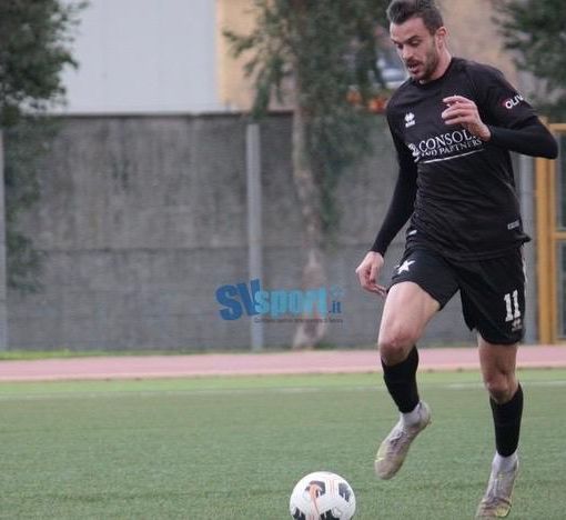 Riccardo Rossini, 316 presenze e 49 reti in carriera, neo acquisto del Varese. Sotto, Bryan Mecca