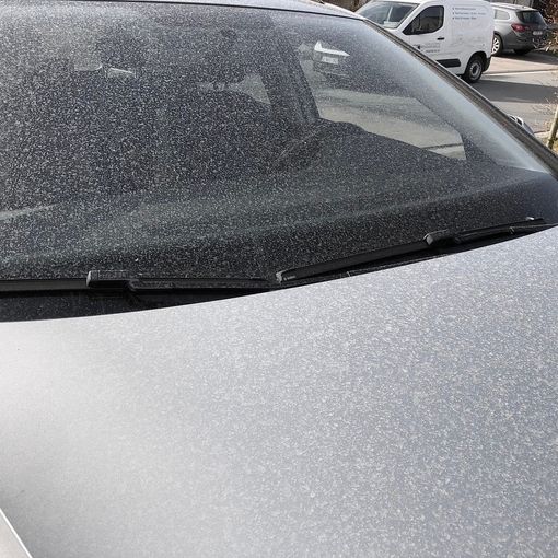 La foto postata dalla pagina Facebook ufficiale di MeteoSvizzera con il consiglio di... non lavare l'auto almeno fino a domani La foto postata dalla pagina Facebook ufficiale di MeteoSvizzera con il consiglio di... non lavare l'auto almeno fino a domani