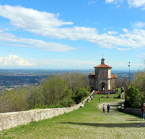 Sacro Monte, i negozianti dettano le priorità: segnaletica, viabilità e informazione