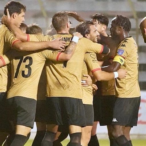 Il Sant'Angelo festeggia, i biancorossi stanno a guardare (foto tratta dalla pagina Facebook ufficiale del club lodigiano) Il Sant'Angelo festeggia, i biancorossi stanno a guardare (foto tratta dalla pagina Facebook ufficiale del club lodigiano)