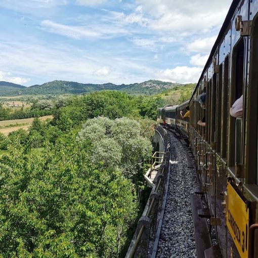Dal Laveno Express al Lario Express, quei viaggi nel tempo sui treni storici che profumano di magia
