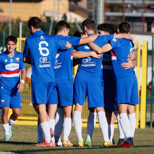 Spogliatoio dell Varesina in festa dopo la vittoria sul campo della Casatese