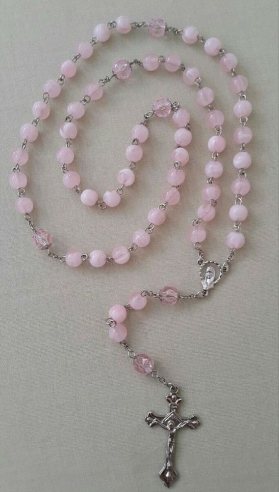 Gioelli religiosi da donna: l'unione perfetta tra fede e stile