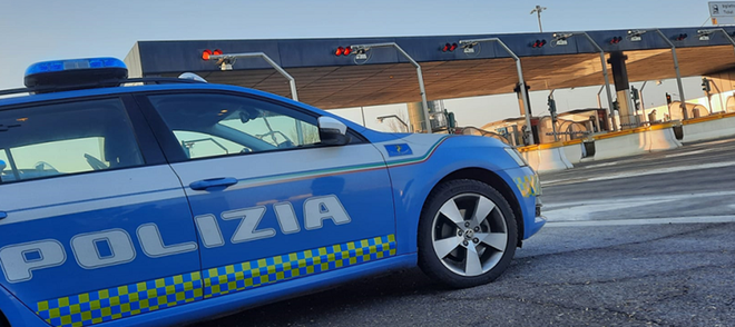 Sul luogo dell'incidente una pattuglia della Polstrada di Novate Sul luogo dell'incidente una pattuglia della Polstrada di Novate