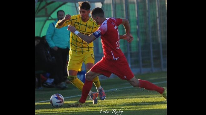 Il muro del Caldiero ferma la Varesina - Foto Roby dal profilo Facebook ufficiale della società rossoblù Il muro del Caldiero ferma la Varesina - Foto Roby dal profilo Facebook ufficiale della società rossoblù