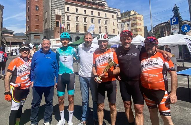 Il ciclismo fa festa nel centro di Varese Il ciclismo fa festa nel centro di Varese