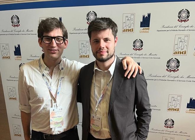 Il consigliere comunale di Besozzo Tombolato e il sindaco di Sangiano Marchesi all'assemblea Anci Giovani