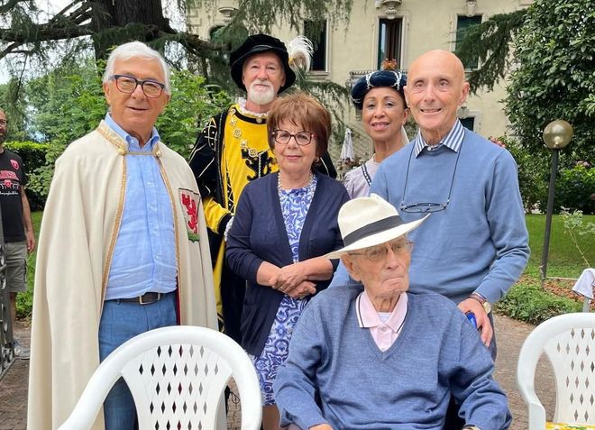 I festeggiamenti a Castiglione Olona per i 102 anni del dottor Callisto Assisi I festeggiamenti a Castiglione Olona per i 102 anni del dottor Callisto Assisi