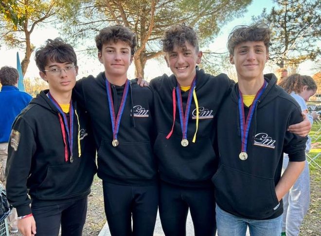 Il 4 di coppia sempre più "meraviglia" degli Allievi C della Canottieri Monate Il 4 di coppia sempre più "meraviglia" degli Allievi C della Canottieri Monate
