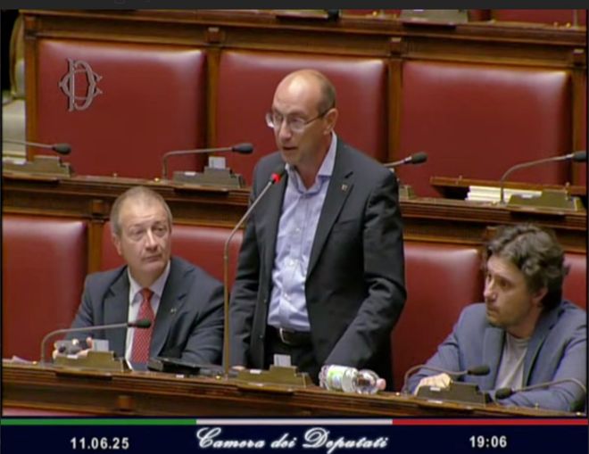 Ferrara: «Frasi intollerabili al seggio di Varese, serve un trasloco politico per chi le pronuncia» Ferrara: «Frasi intollerabili al seggio di Varese, serve un trasloco politico per chi le pronuncia»