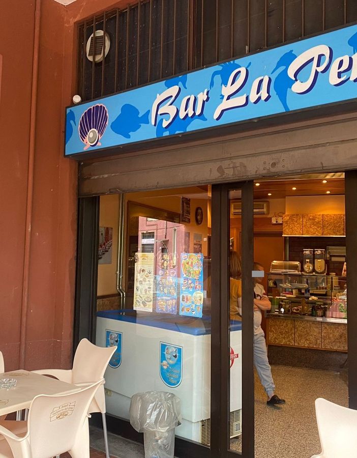 Il bar si prepara all'inaugurazione