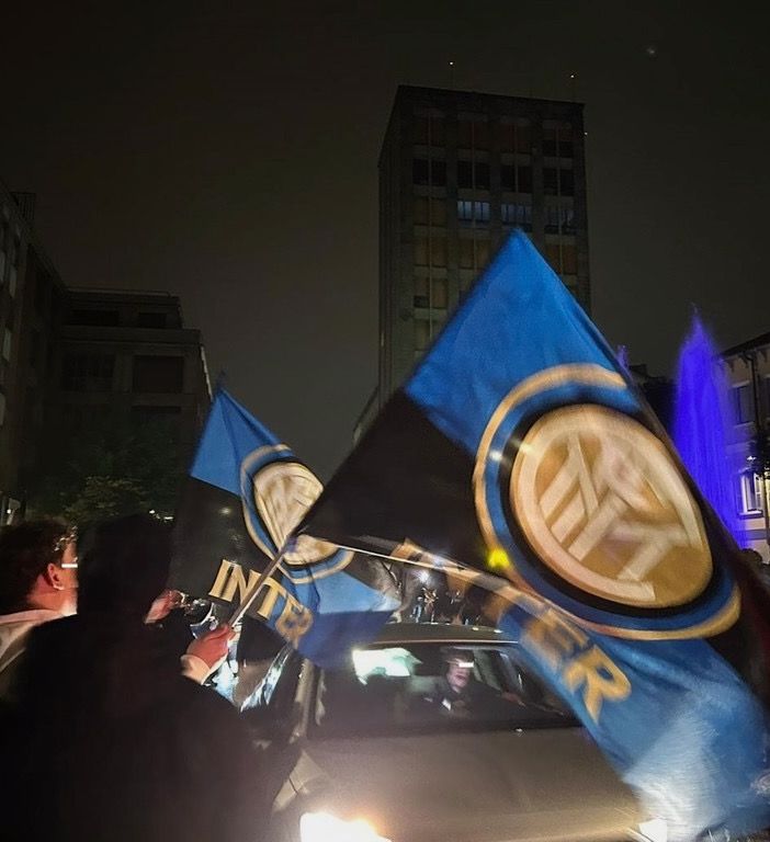 I tifosi interisti festeggiano lo scudetto a Busto lo scorso aprile (foto d'archivio)
