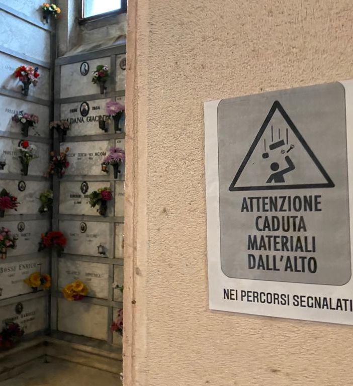Rischio di caduta calcinacci al cimitero di Belforte: «Io anziana vorrei non aver più paura di andare a trovare i miei cari»