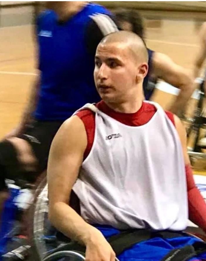 Gli studenti del “Pantani” incontrano un campione del basket in carrozzina. “Massi” uno di noi, uno come noi