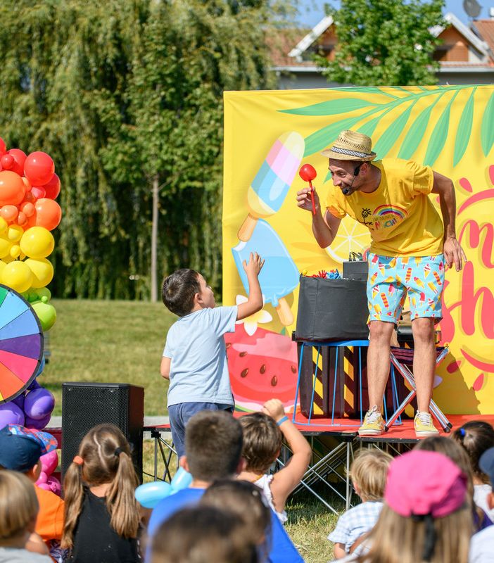 L’Arcobaleno Nichi semina sorrisi e raccoglie fondi per i bambini