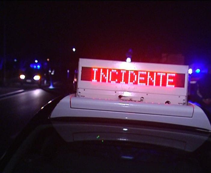 Incidente in Autolaghi: tre feriti e automobilisti in coda in direzione Milano