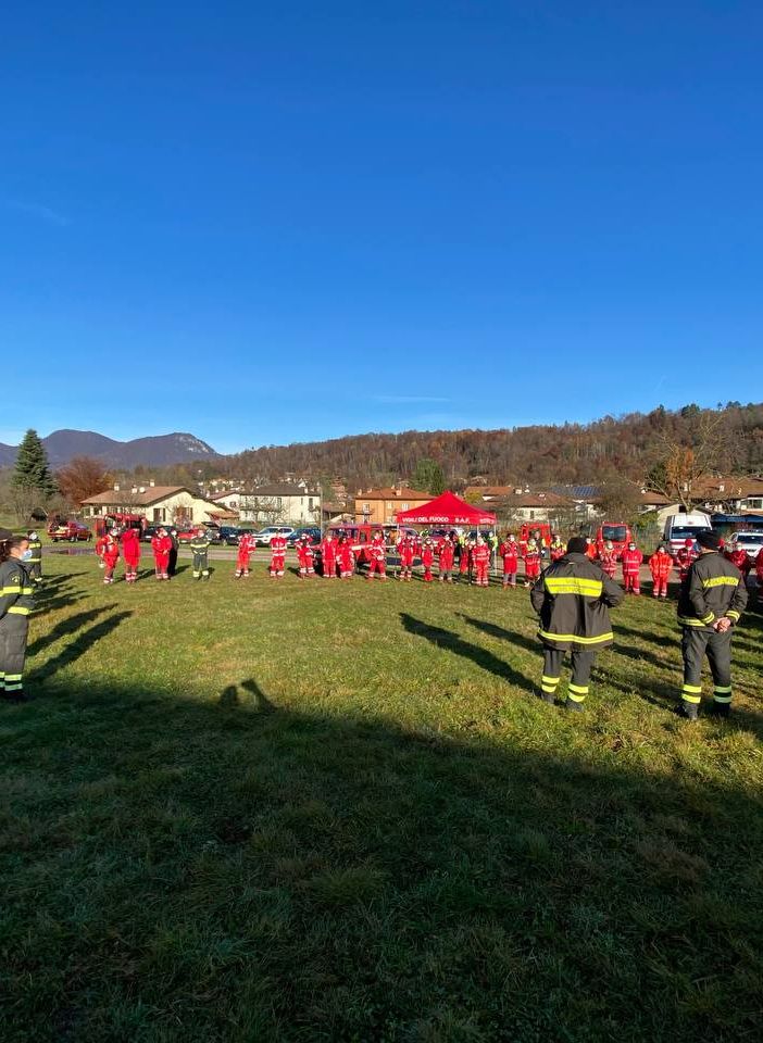 Maxi esercitazione dei vigili del fuoco al Brinzio: cento uomini in campo, affinate le tecniche di ricerca dispersi