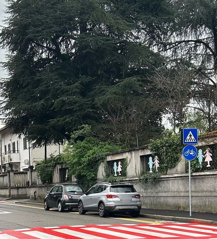 Parcheggi sulla pista ciclabile di via XX Settembre