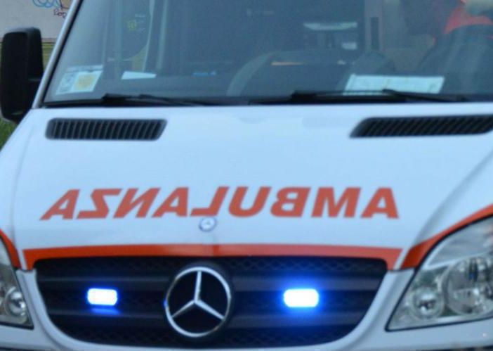Scontro tra un'auto e una moto in via Corridoni a Varese: paura per un ragazzo di 18 anni