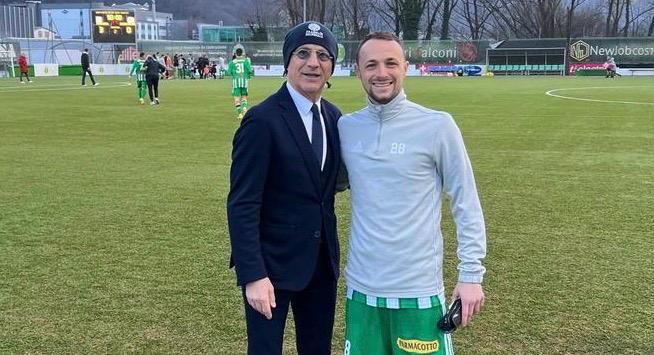 Sannino-Disabato dopo la prima vittoria del Paradiso alla ripresa del campionato. Nella foto in gallery il gruppone biancoverde insieme dopo il 3-0 (foto tratta dal profilo Facebook ufficiale FC Paradiso) Sannino-Disabato dopo la prima vittoria del Paradiso alla ripresa del campionato. Nella foto in gallery il gruppone biancoverde insieme dopo il 3-0 (foto tratta dal profilo Facebook ufficiale FC Paradiso)