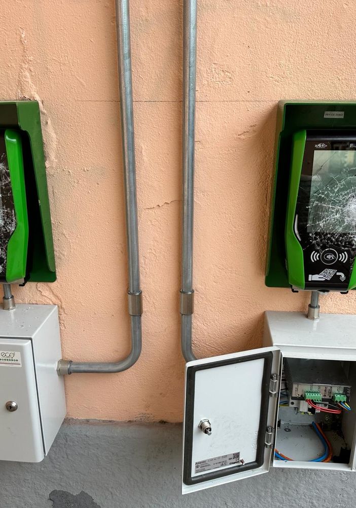 FOTONOTIZIA. Stazione di Caldé, vandalizzate le convalidatrici di nuova generazione
