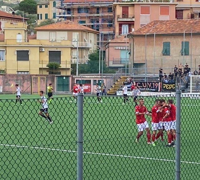 Tutti su D'Orazio dopo il gol dell'1-1