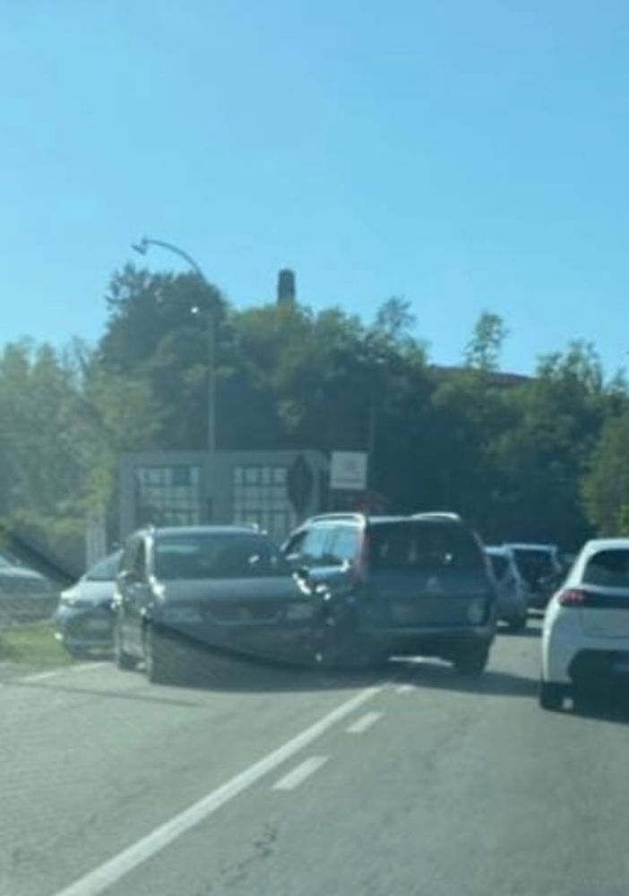 Le due auto poco dopo l'incidente