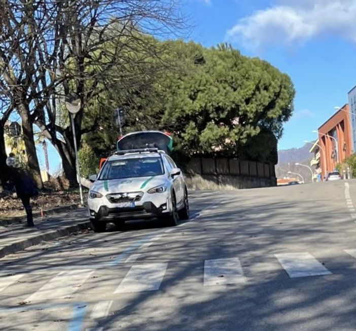 La polizia locale sul luogo dell'investimento di questa mattina in via Lido