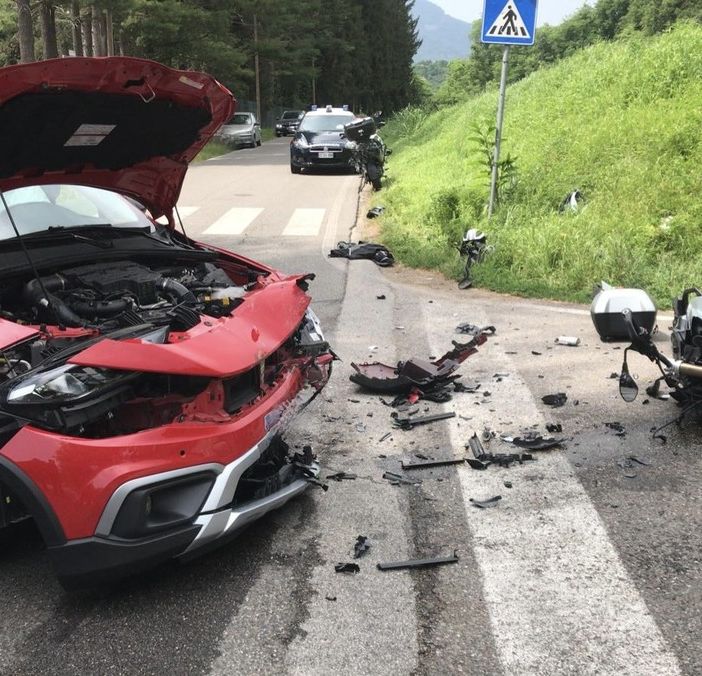 Scontro tra un'auto e una moto alla Bevera di Viggiù: un ferito grave