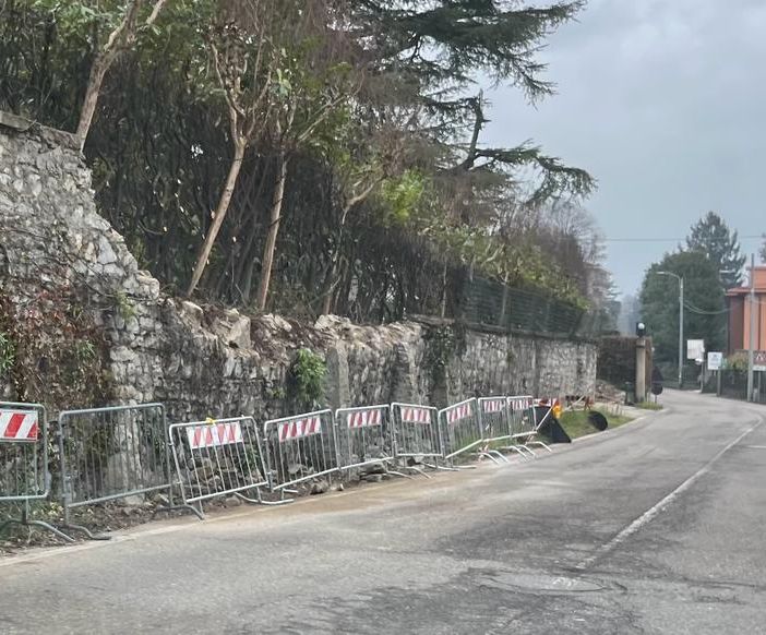 Rimosso il materiale franato in strada: carreggiata ripristinata in via Campigli
