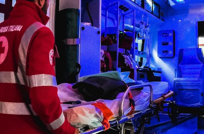 Tragedia prima dell'alba sull'A4: incidente tra mezzi pesanti, morto un 49enne
