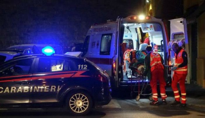 Varese, notte folle di un giovane: beve, finisce in ospedale e aggredisce con una ginocchiata un carabiniere