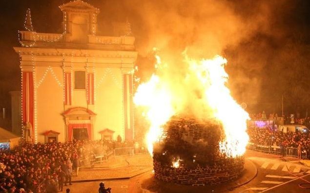 E' il giorno del Falò di Sant'Antonio. Orari, programma, parcheggi e strade chiuse: tutte le informazioni per godersi la festa