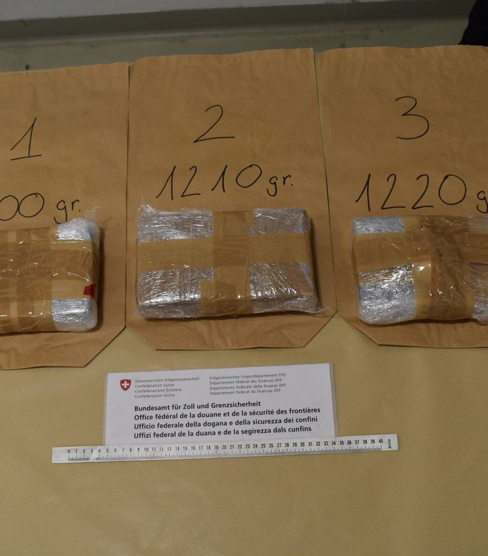 Spaccio in dogana, due arresti in Canton Ticino: sequestrati oltre tre chili e mezzo di cocaina