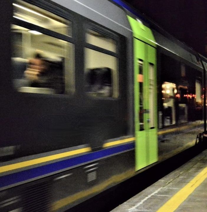 Milano, trentatreenne muore travolto dal treno