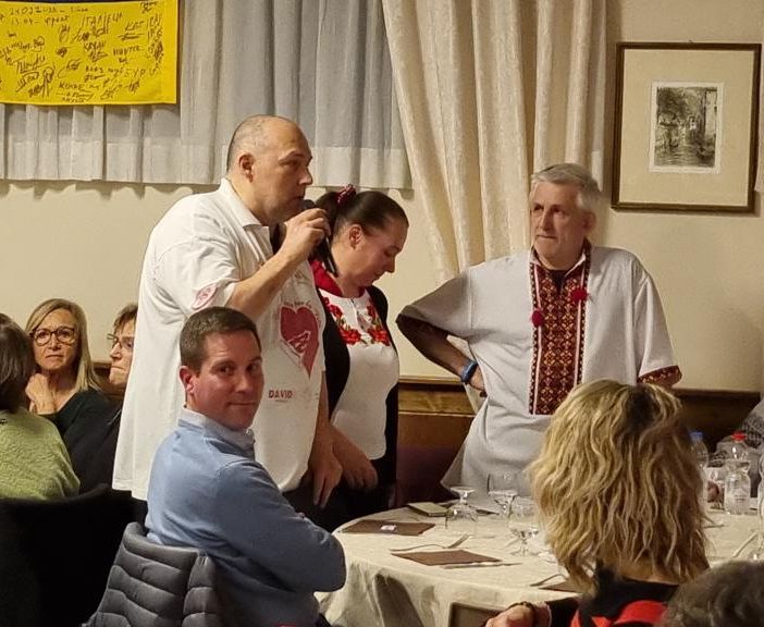 Un momento della serata benefica pro Ucraina al Vecchio Ottocento di Gavirate