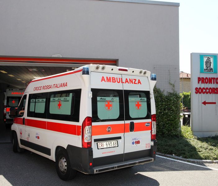 Incidente in piazza Buffoni a Gallarate: due motociclisti feriti