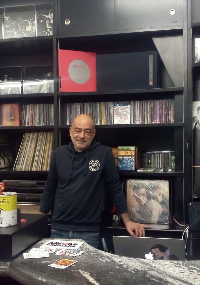 Records Runners, quell'angolo di Varese dove la passione batte anche l'online: «Se acquisti un disco, ami davvero la musica. Qui contano ancora suggerimenti e consigli»