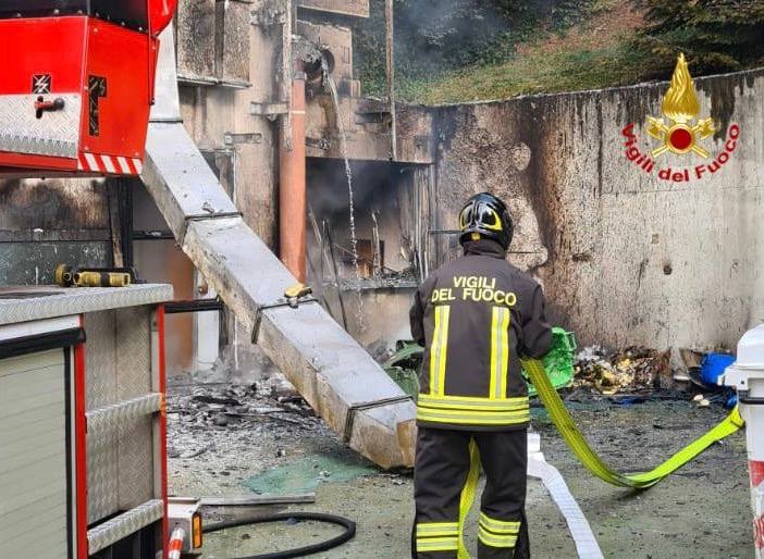 Varese, incendio all'Una Hotels di via Albani. Interessata una parte esterna della struttura
