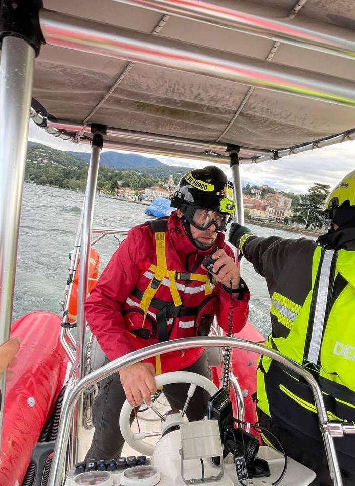 Natante in difficoltà sul lago Maggiore: intervengono i vigili del fuoco
