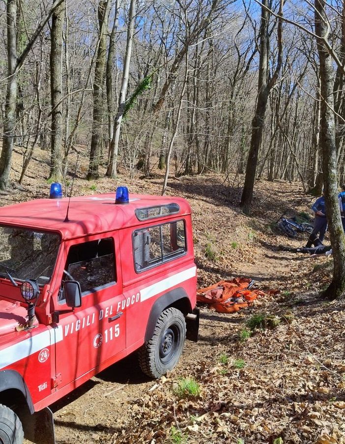 FOTO. Malore nei boschi del Campo dei Fiori: cinquantenne soccorso