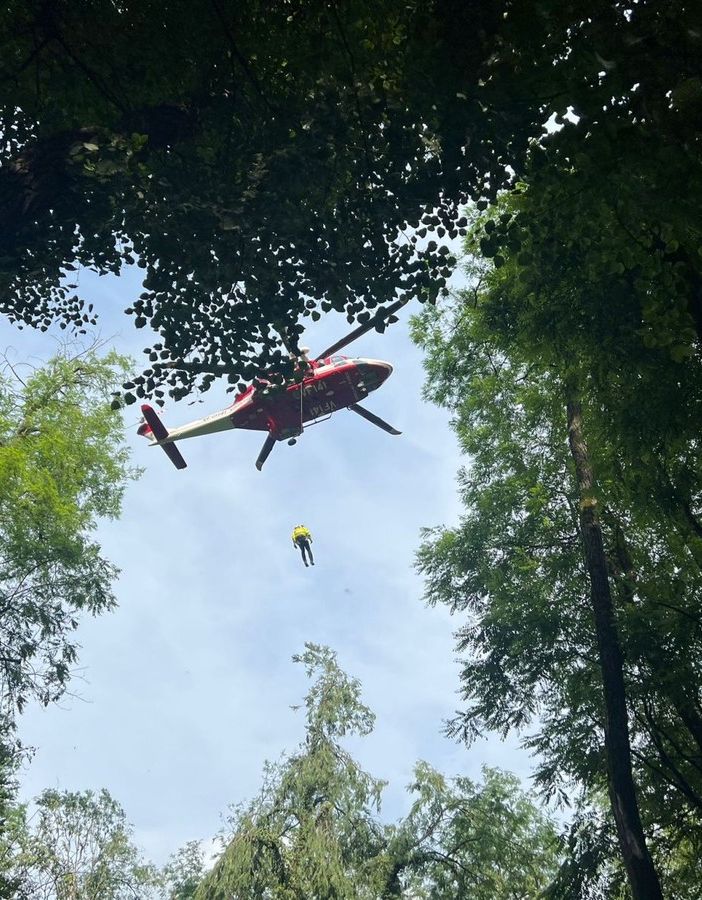 FOTO. Disperso nel bosco in Val Veddasca: salvato dall'elicottero dei vigili del fuoco